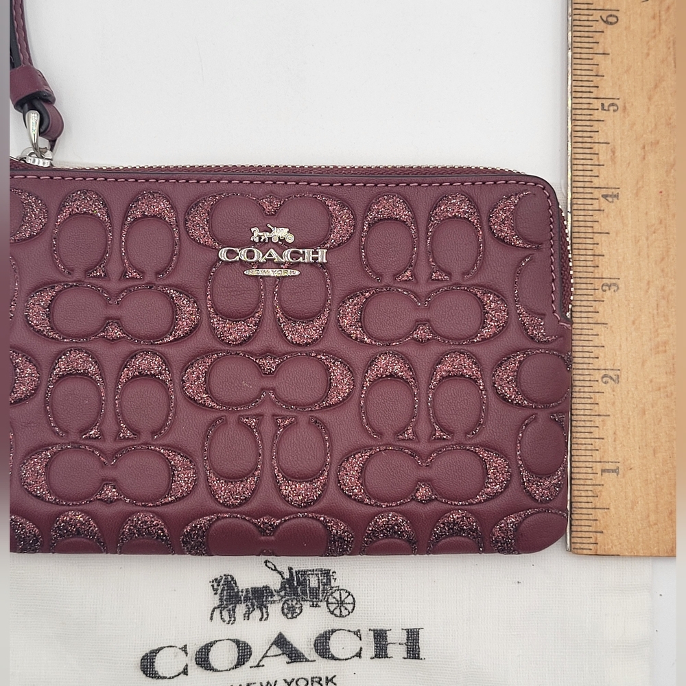 💥NWT💥 Coach Glitter Leather Wristlet, Wine - Picture 9 of 9